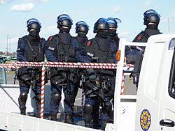 Resultado de imagem para anti-riot police tokyo