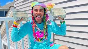 ¿Murió Tekashi 6ix9ine? ¡Acusan que habría sido apuñalado más de 31 veces!