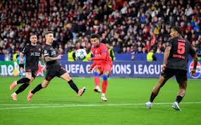 Bayer vs. PSG: 10 Momentos Épicos (¡Y un Penal al Poste!) - Imagen principal del artículo