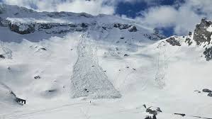 Avalanșe la Bâlea Lac, printre cele mai puternice din ultimii 5 ani. Vânt tăios în Munții Făgăraș...