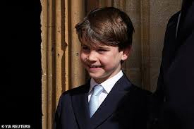 El traje cruzado que usa el Príncipe Louis se roba el espectáculo en el servicio de Pascua mientras los fanáticos notan cómo ha crecido