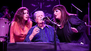 Brian Wilson's daughters, stars share emotional tributes to music legend