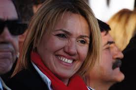 Urla&#39;da CHP&#39;nin mevcut belediye başkanı yerine gösterdiği Sibel Uyar&#39;da yüzde 42&#39;lik bir oy oranıyla seçilerek belediye başkanlığı yarışında ipi göğüsledi. - 1396258737