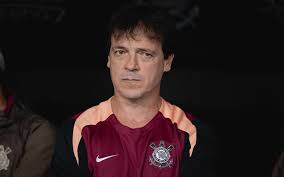 Diniz perde titular do Corinthians para confronto diante do Botafogo