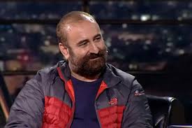 مهران احمدی: تلویزیون فقط برای قشر خاصی برنامه می‌سازد (فیلم)