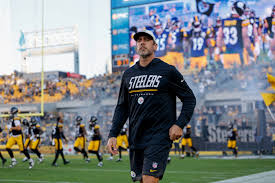 NFL broadcast cameras capture moment of pure class between Aaron Rodgers and Steelers rookie