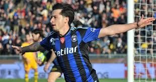 FCSB vrea să-l deturneze pe Moruțan din drumul spre Rapid! Salariul pe care i-l oferă campioana