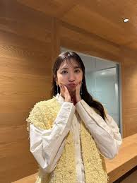 笹崎里菜、人気アイドルと結婚後の最新ショットに反響！