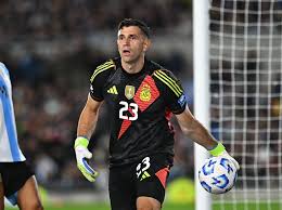 Dibu Martínez no Manchester United? Aston Villa Considera a Venda