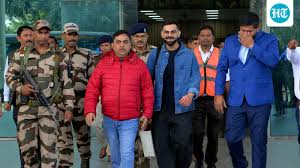 Virat Kohli lands in MS Dhoni's hometown Ranchi; former India cricketer comes to receive him at the airport | Cricket