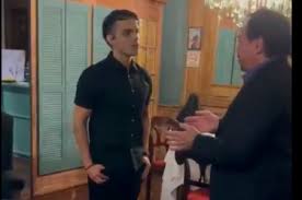 Gran detalle: Hugo Sánchez sorprende con gesto viral hacia aficionado mexicano que limpió su placa