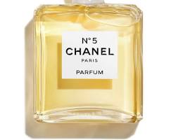 Chanel No. 5 perfume bottleの画像