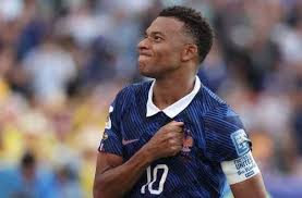 Mbappé encerra parceria com a Nike e negocia com marca inesperada