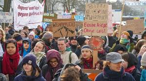 ++ Streik: Schüler-Demos gegen Wehrpflicht ++ Steigende Spritpreise ++ Frühlingsputz der Flugzeuge ++