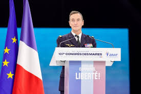 Guerre en 2030 ? Le Chef d'État-Major Alerte les Maires! 😱