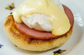 Resultado de imagem para ovo benedict