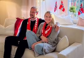 Princesa Mette-Marit reaparece após transplante pulmonar e celebra a vitória da Noruega