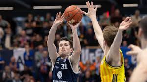 MBC bricht den Bann mit Kantersieg gegen Alba – Nervenstarke Chemnitzer gewinnen in Rostock