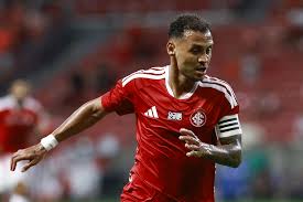 Alan Patrick volta a ser assunto no Inter após ficar no banco e entrar em polêmica no Gre-Nal
