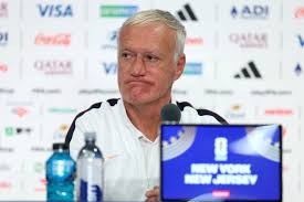 Didier Deschamps volta à França na Copa e projeta jogo contra Suécia | Ge