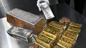 El oro baja desde máximos de siete semanas; paladio lidera a los metales preciosos