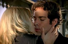 Chuck and Sarah kiss on the season three premiere of CHUCK. I was also a bit disappointed with no doubt on his part as to why Sarah was suddenly so eager to ... - chuck_301_kiss2