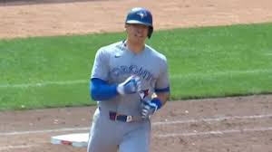 Valenzuela's heroics lead Blue Jays to thrilling eighth-inning comeback
