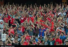 تجمع شبانه هواداران تراکتور مقابل هتل پرسپولیس در تبریز
