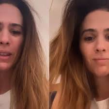 Tata Werneck corta o cabelo em casa e resultado desagrada: 'Que espetáculo'