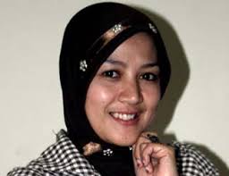 Wanita asli Tanah Pasundan ini mengaku mendapat hidayah setelah menonton film tersebut pada 2005 lalu. - 20090503212238