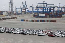 House Democrats urge Trump to keep US ban on Chinese cars