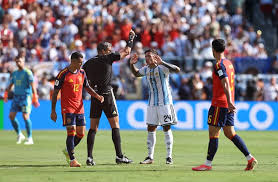 Argentina estableció un récord desafortunado con la tarjeta roja a Enzo Fernández.