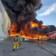 [VIDEO] Evacuan empresa de la Zona Industrial por voraz incendio