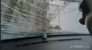 VÍDEO: Motorista de aplicativo que faz lives de viagens transmite o próprio acidente no RS; carro capotou