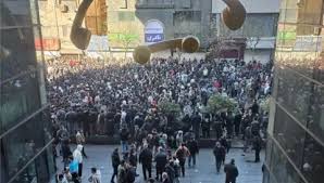 آنچه گذشت؛ اعتراضات به قیمت ارز و طلا در ایران برای روز دوم ادامه یافت