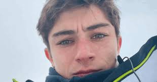 "Faccio il commesso e non me ne vergogno. Pensate che gli attori 'medi' guadagnino milioni, non è così. Con un progetto non si campa una vita": le parole di Federico Russo de I Cesaroni