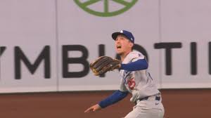 Tommy Edman's Stellar Performance Continues with a Sliding Catch for the Los Angeles Dodgers