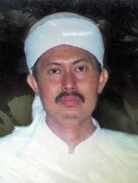 Syeikh Misbahul Anam Turmudzi Assyafi&#39;i Attijani, lahir di Brebes pada tanggal 17 Rabi&#39;ul Awwal 1387 H. Sejak kecil dalam asuhan langsung ayahnya, KH. - 6333_1092497036738_8190981_n