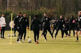 Ajax x Benfica: Jogo Decisivo! Onde Assistir e Escalações 🔥