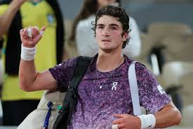 Eliminação de João Fonseca em Roland Garros vira jogo de tênis mais visto da TV paga brasileira