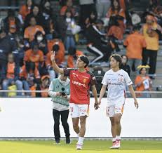 名古屋グランパス・原輝綺、アイスタで魅せた極上の『恩返し』 ドンピシャクロスで先制点アシスト 中山克広とともに古巣ゴール裏へ挨拶