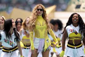 Shakira encabeza una constelación de estrellas latinas en la espectacular apertura del Mundial