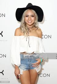 Résultat de recherche d'images pour "amy pham blonde"