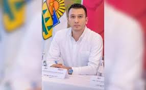 Renuncia tesorero de Tulum tras ser detenido con armas y dinero en aeropuerto de Cancún