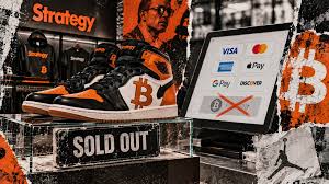 کفش‌های بیت‌کوین جردن ۲۵۰ دلاری استراتژی فروش رفت؛ سیلور ۴٪ از عرضه BTC را برند کرد
