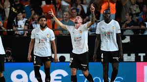 Valencia vence al Athletic en un partido lleno de controversia - Imagen principal del artículo