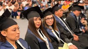 Participa titular de Educación en graduación de CENYCA Universidad