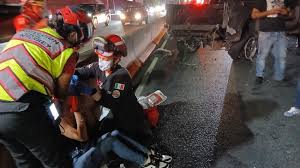Choca camioneta en Morones Prieto; Deja 3 lesionados