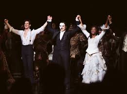 “Legendary Broadway Show ‘Phantom of the Opera’ Concludes 35-Year Run with 14,000 Performances”