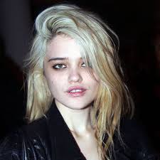 Pop star SKY FERREIRA has rushed to defend controversial singer MILEY CYRUS, insisting the former child ... - 456773_1